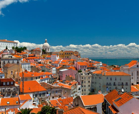 Lisbona-vista-della-città-dai-tetti
